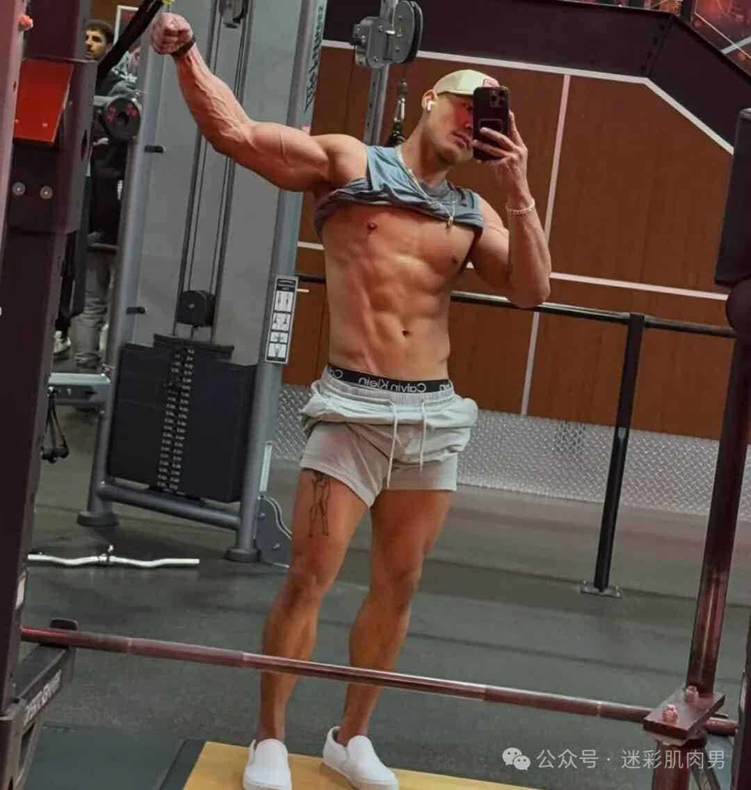 图片[5]-水电修理工裤子穿太低被采访？太敢拍了根本挡不住 ​！-小蓝短视频