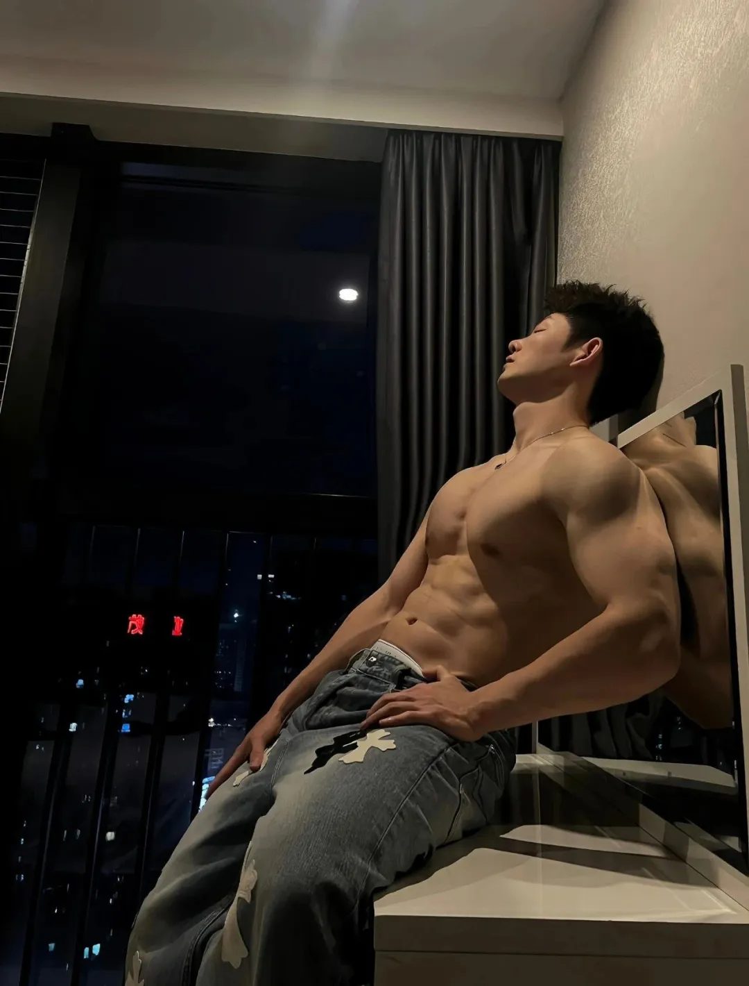 上海鲨鱼肌+冷白皮肌肉小哥