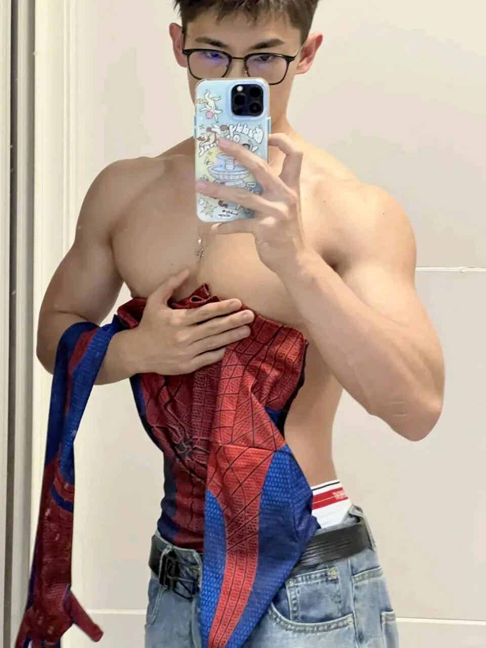 图片[3]-单眼皮眼镜男，又直又欲的东北帅哥-小蓝短视频