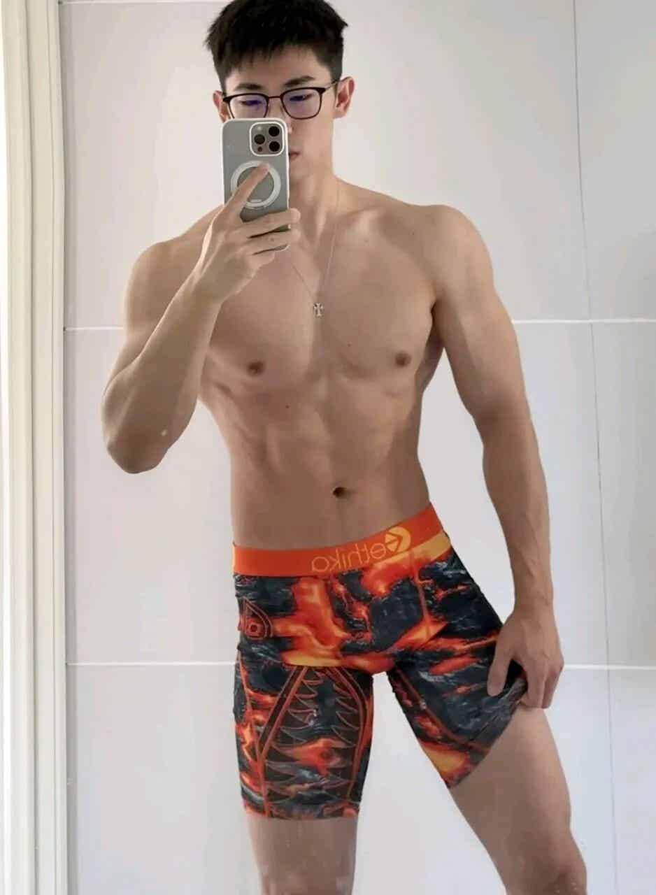 图片[7]-单眼皮眼镜男，又直又欲的东北帅哥-小蓝短视频