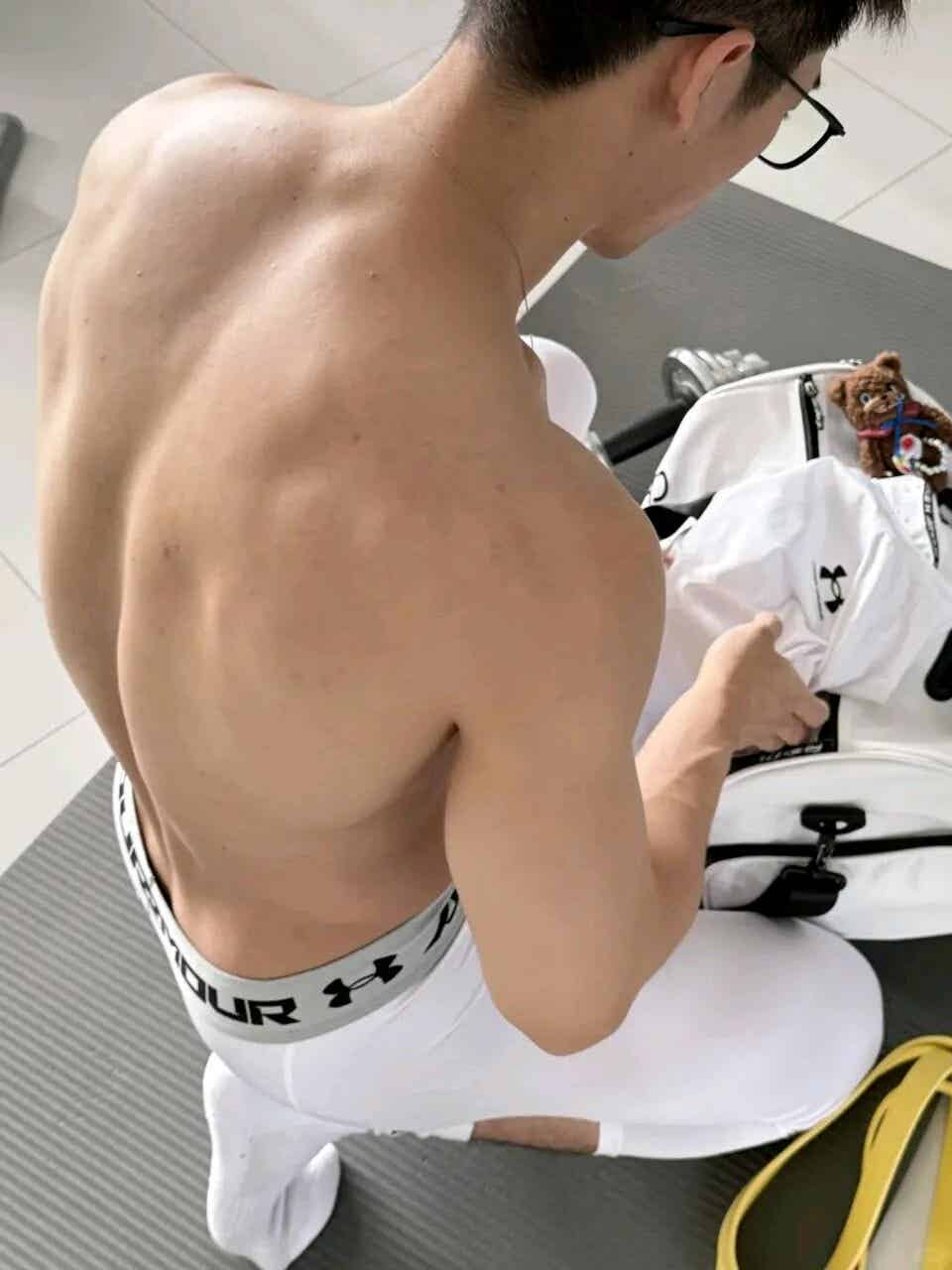 图片[14]-单眼皮眼镜男，又直又欲的东北帅哥-小蓝短视频