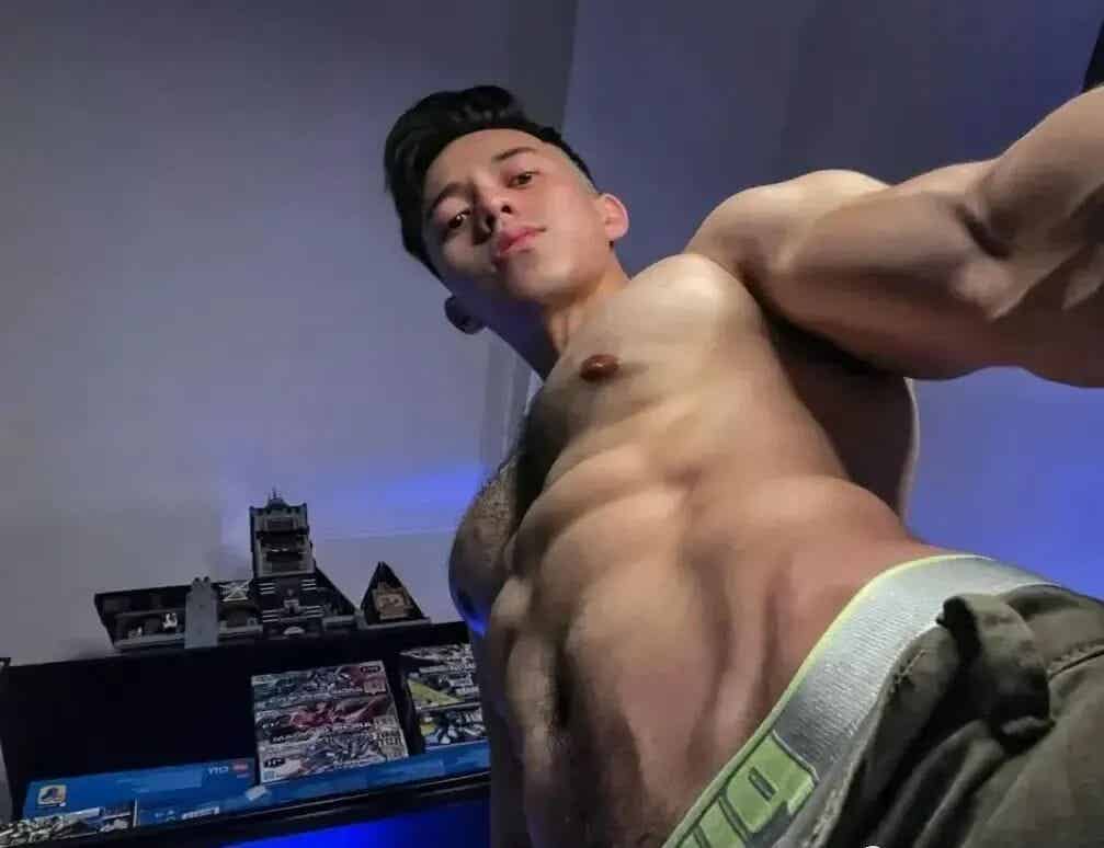 图片[5]-胸腹毛浓密 胸腹肌硬硬的大鼻子猛男好会找角度-小蓝短视频