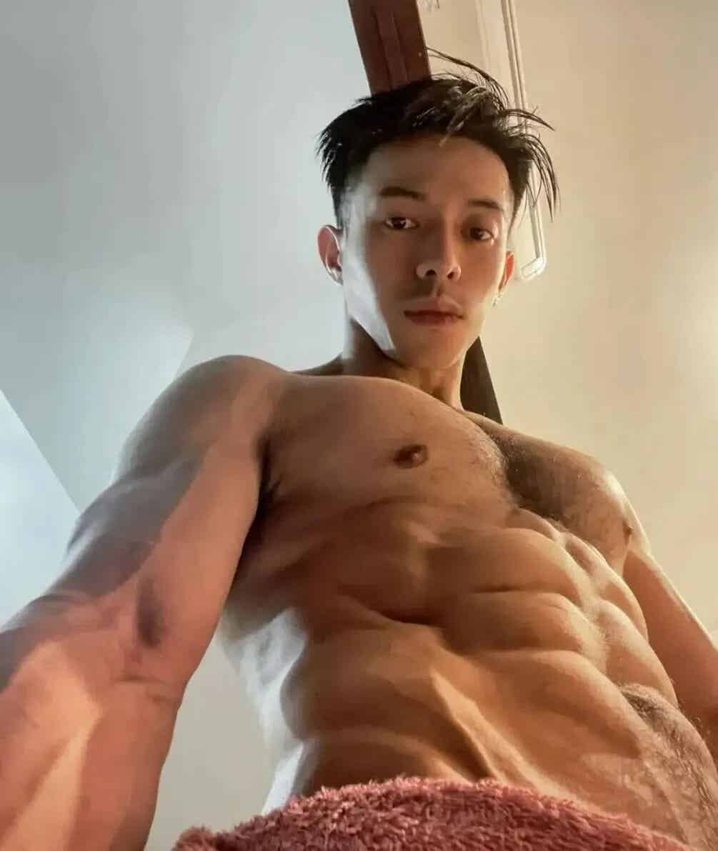 图片[6]-胸腹毛浓密 胸腹肌硬硬的大鼻子猛男好会找角度-小蓝短视频