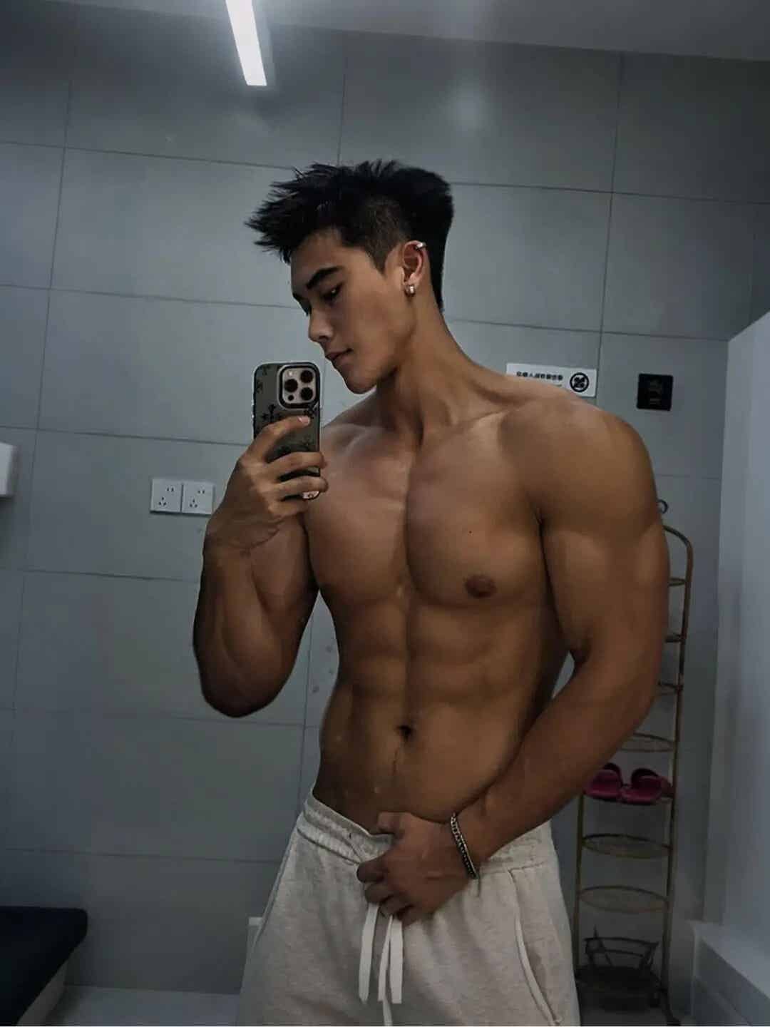 图片[2]-王绎珲：185黑皮肌肉自由健身教练-小蓝短视频