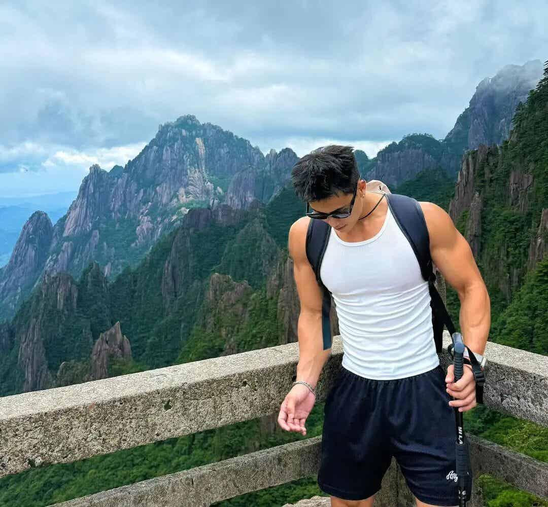 图片[3]-王绎珲：185黑皮肌肉自由健身教练-小蓝短视频