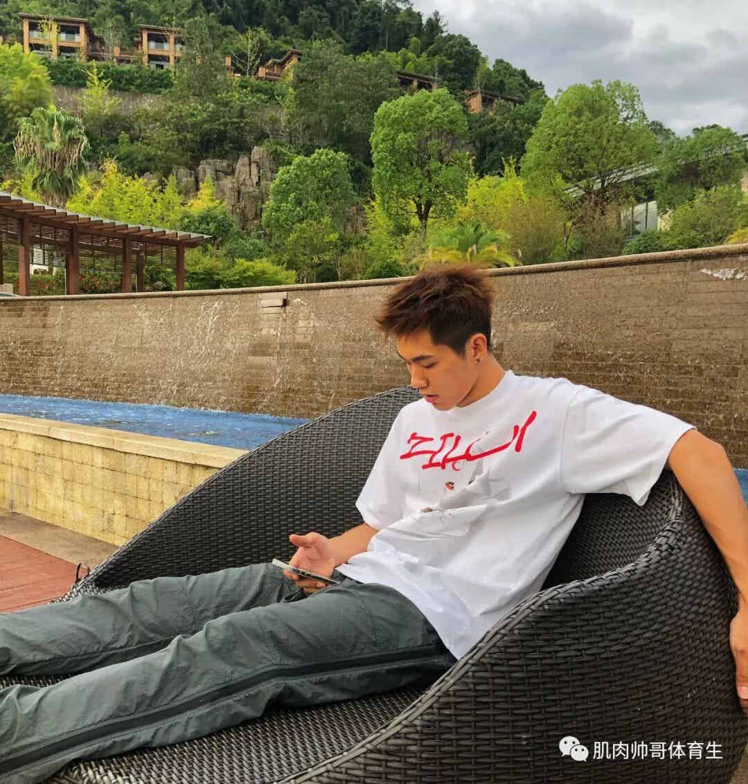 爱运动的男孩子，荷尔蒙的气息太重了吧-小蓝短视频