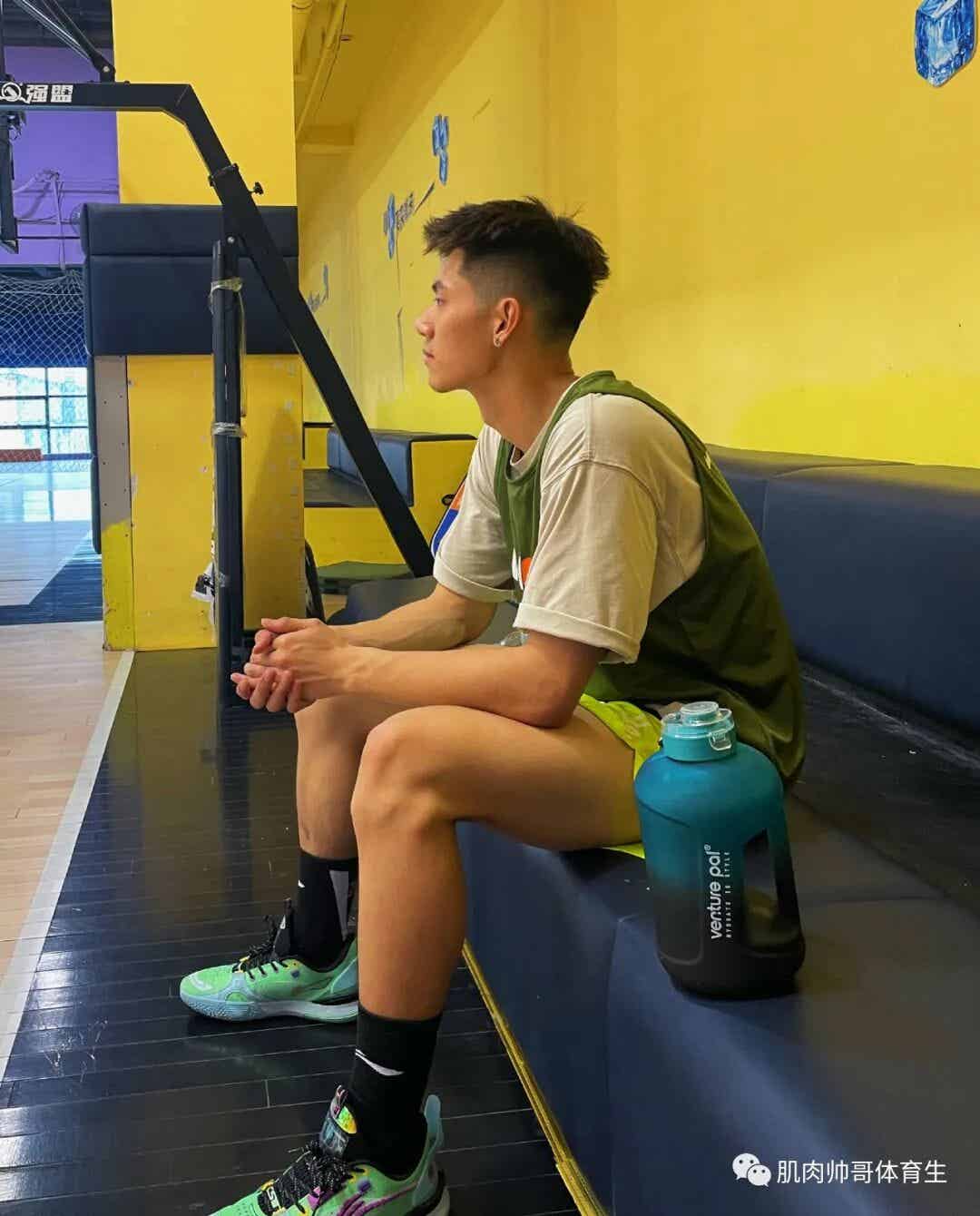 图片[3]-爱运动的男孩子，荷尔蒙的气息太重了吧-小蓝短视频