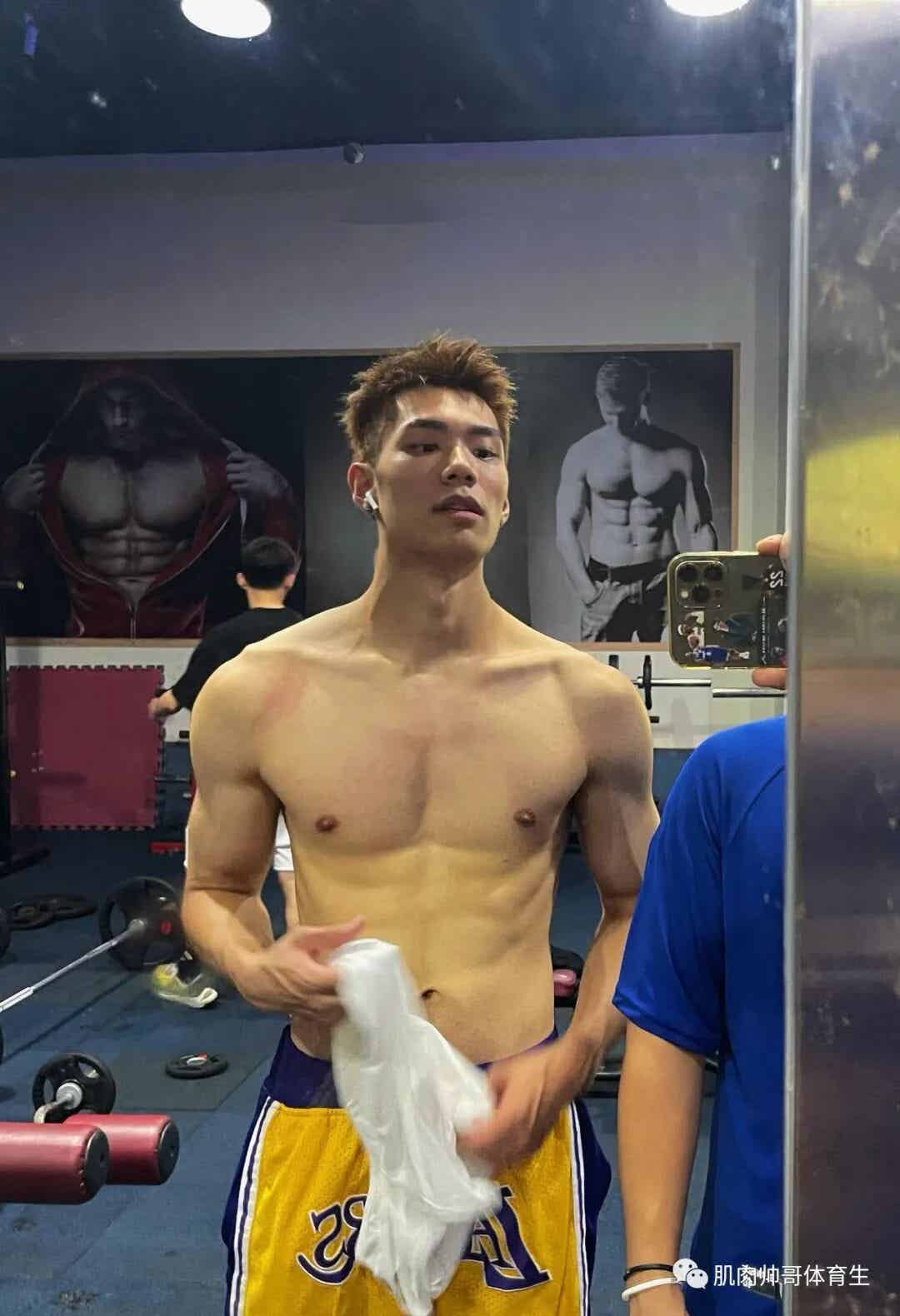 图片[5]-爱运动的男孩子，荷尔蒙的气息太重了吧-小蓝短视频