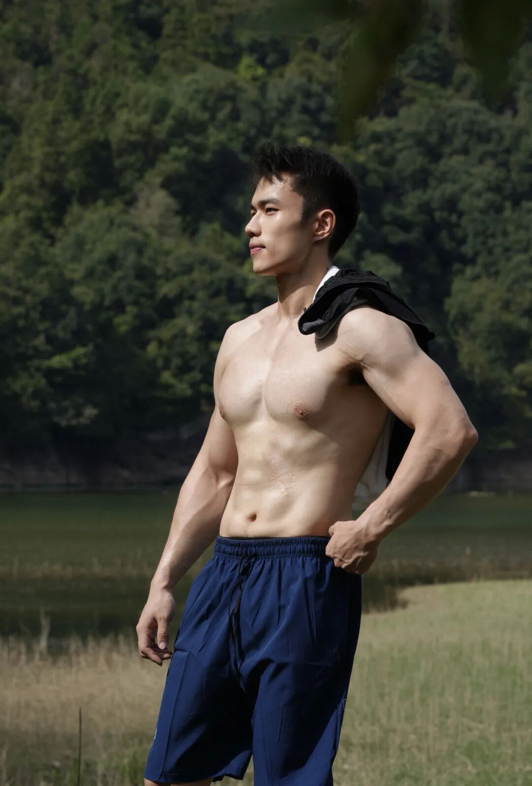 183白皮小哥爱玩水的帅气腹肌肌肉男