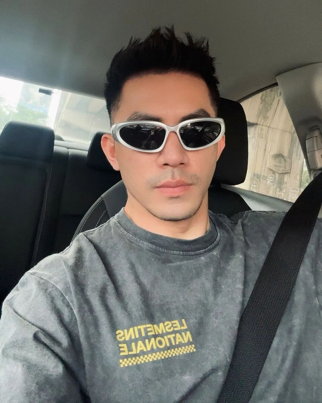 男生剪腻了“寸头”发型，可以试试这3款造型，潮流又帅气-小蓝短视频