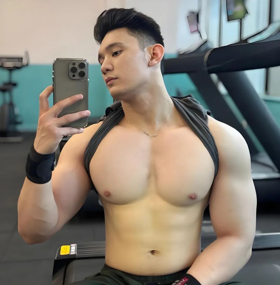 适合30岁~40岁男士剪的发型，干净利落，轻熟帅气！