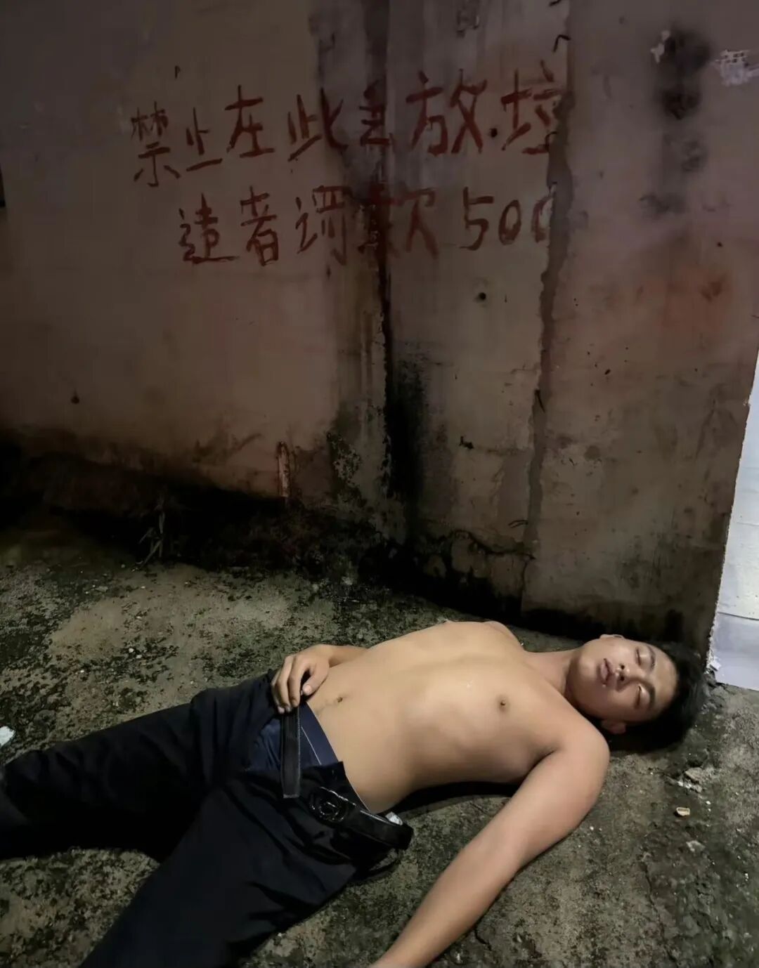 图片[4]-体育生火了！帅哥酒店做按摩被拍？体育生街头这样做？-小蓝短视频