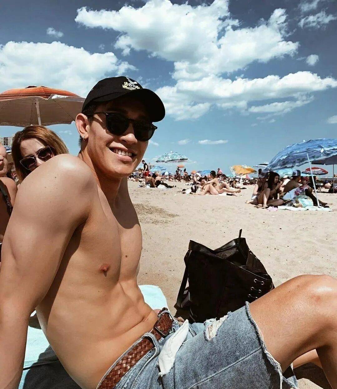 泰国小鲜肉与富商大叔恋爱的经历...