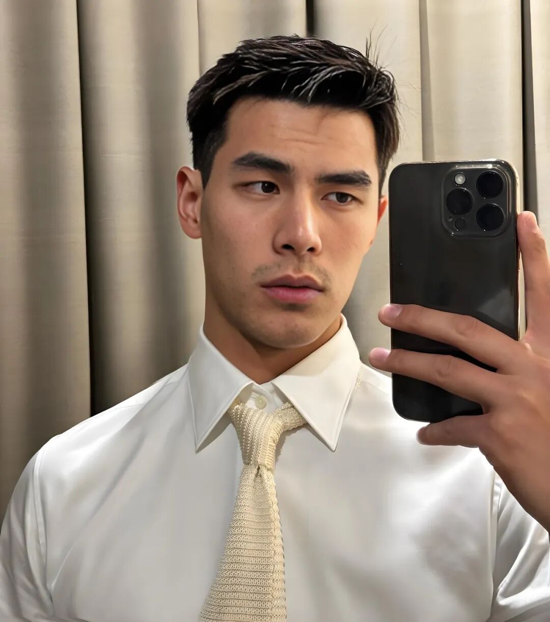 图片[1]-穿衬衫的男生可以剪这3种发型，你喜欢哪一款？-小蓝短视频