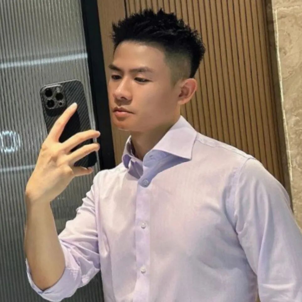 穿衬衫的男生可以剪这3种发型，你喜欢哪一款？