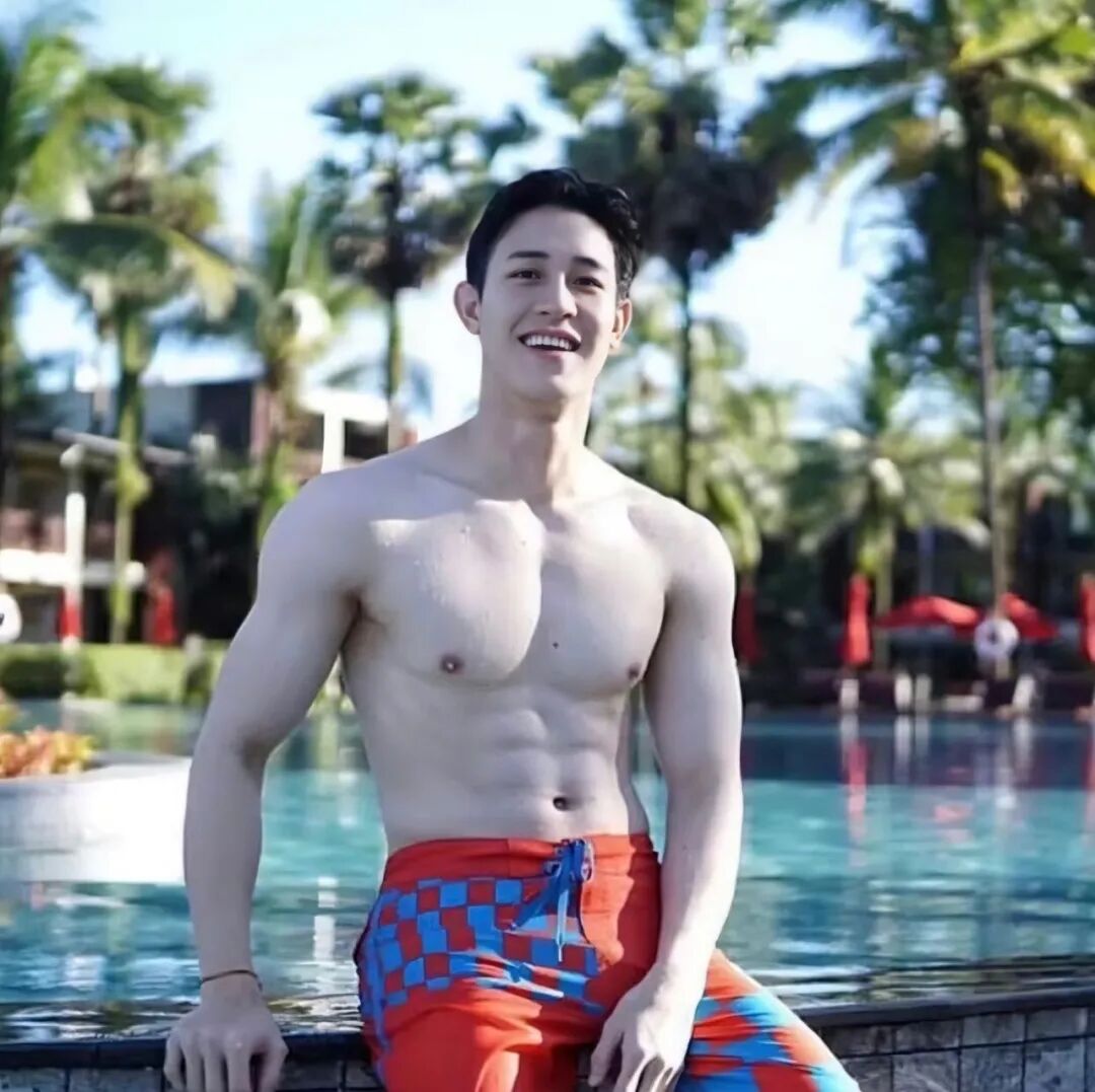 图片[6]-薄肌小鲜肉嫁给50岁意大利富商，现在的生活很幸福……-小蓝短视频