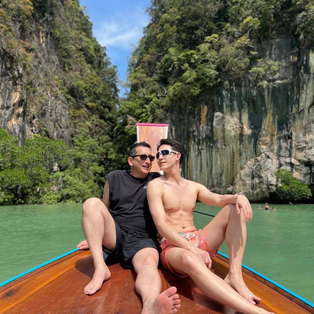 图片[8]-薄肌小鲜肉嫁给50岁意大利富商，现在的生活很幸福……-小蓝短视频