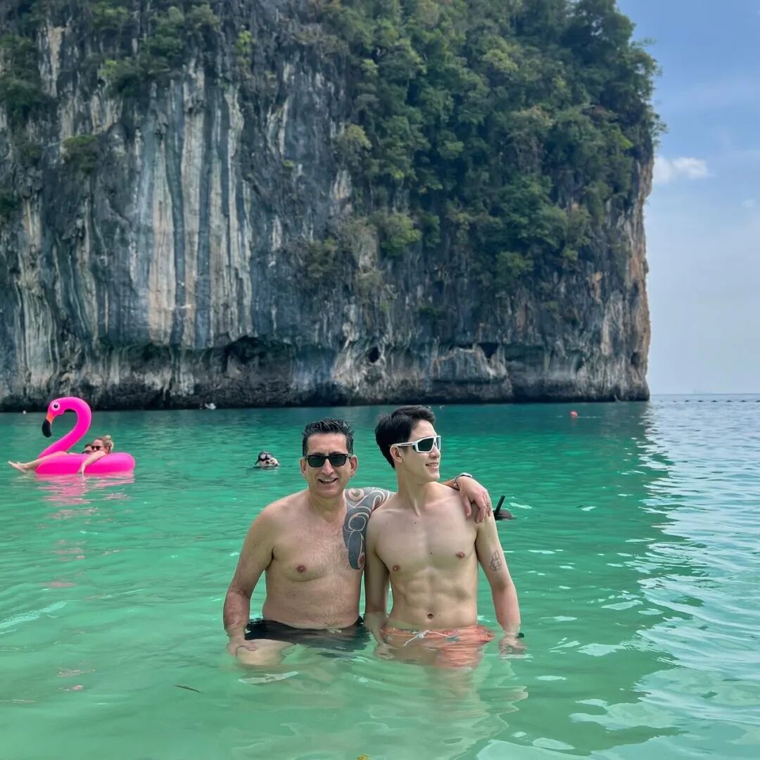 图片[10]-薄肌小鲜肉嫁给50岁意大利富商，现在的生活很幸福……-小蓝短视频