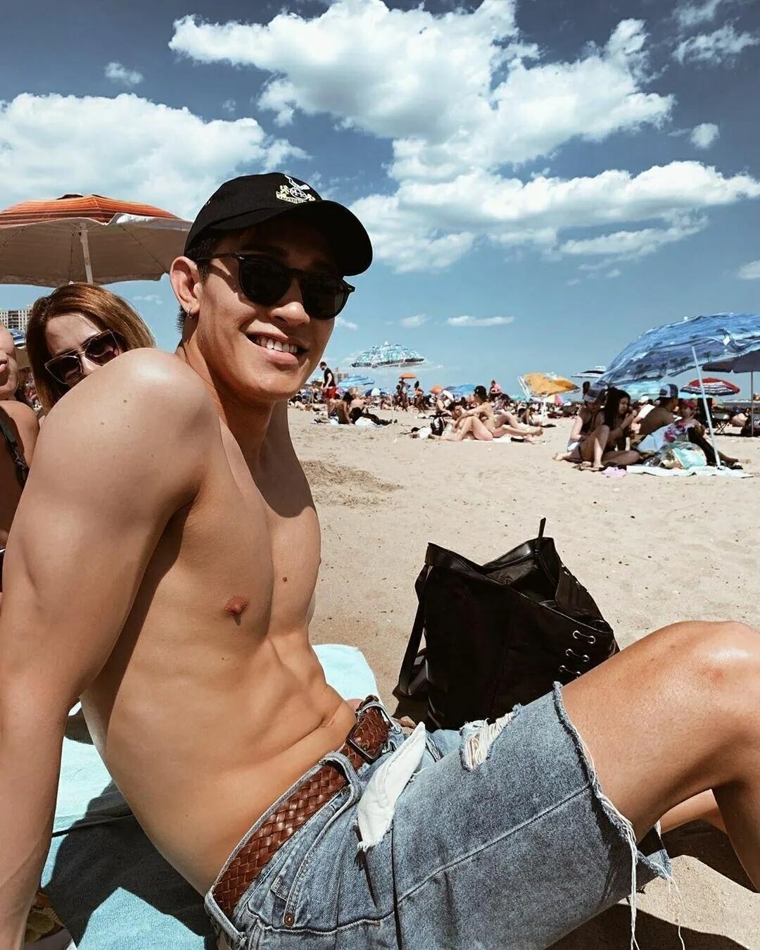 图片[12]-薄肌小鲜肉嫁给50岁意大利富商，现在的生活很幸福……-小蓝短视频