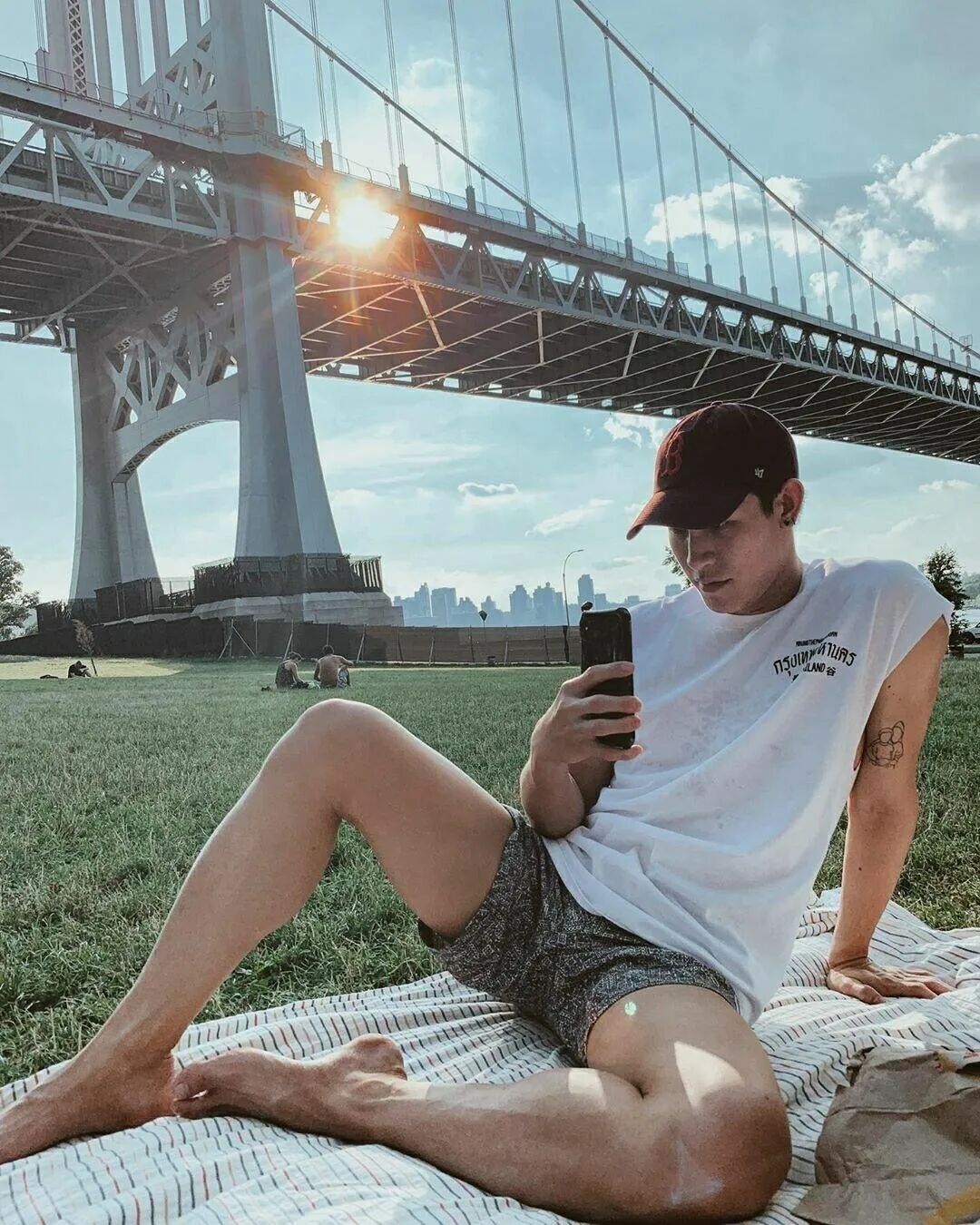 薄肌小鲜肉嫁给50岁意大利富商，现在的生活很幸福……