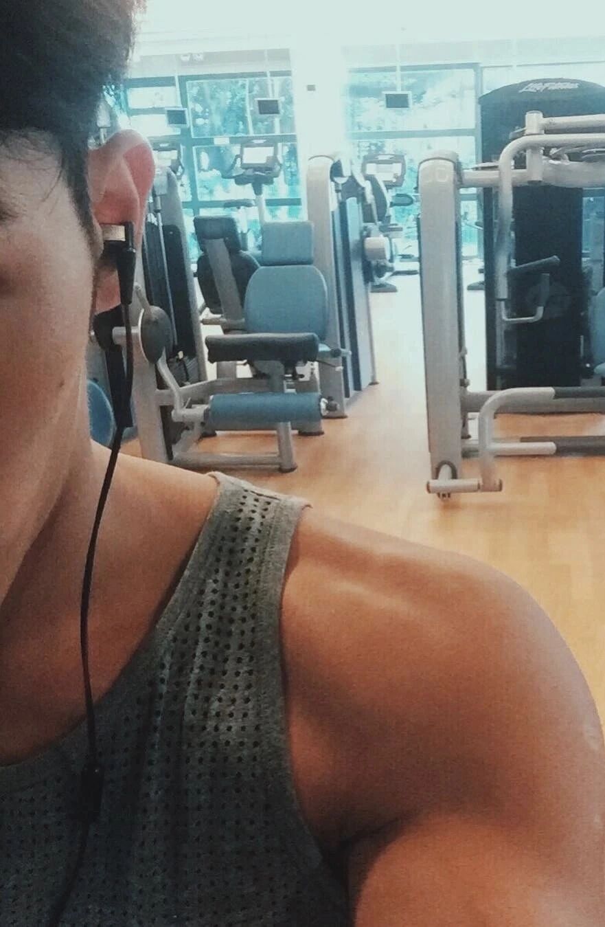 图片[10]-赵雅芝儿子被曝，六块腹肌+超高颜值！不愧是不老女神的儿子....-小蓝短视频