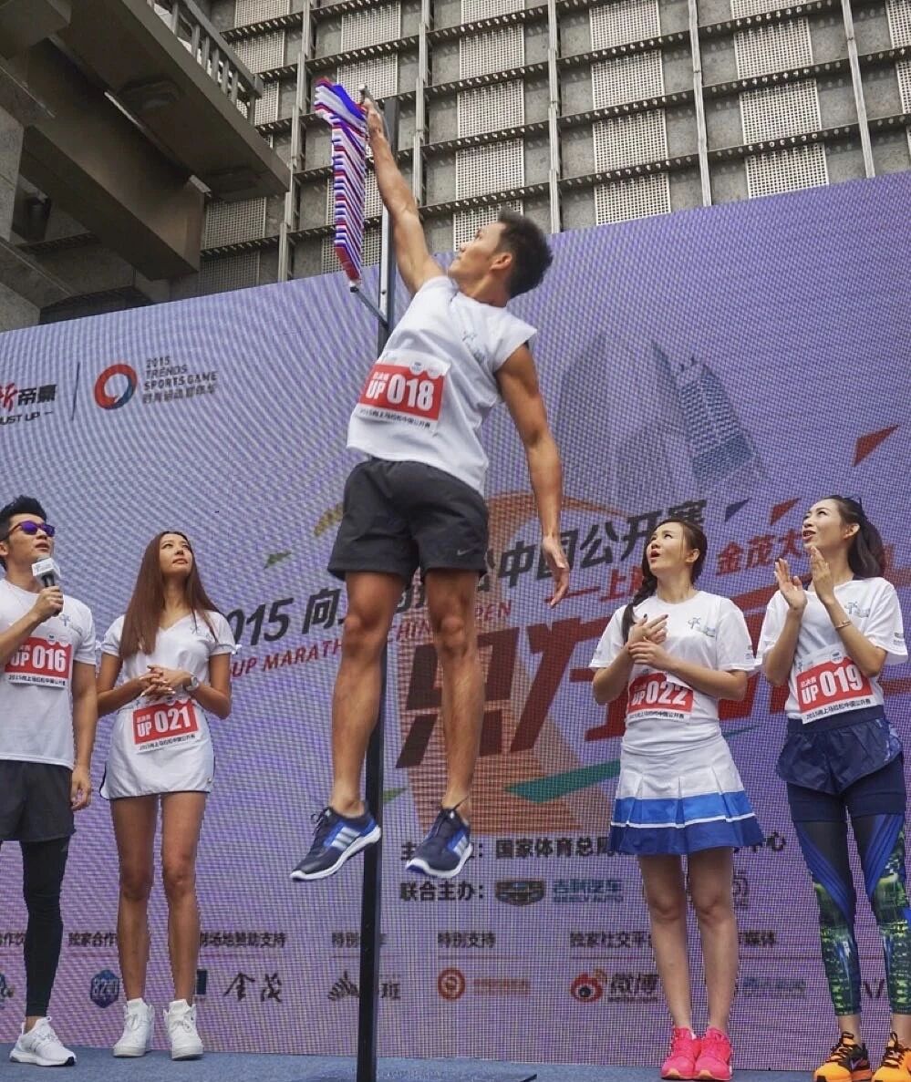 图片[11]-赵雅芝儿子被曝，六块腹肌+超高颜值！不愧是不老女神的儿子....-小蓝短视频