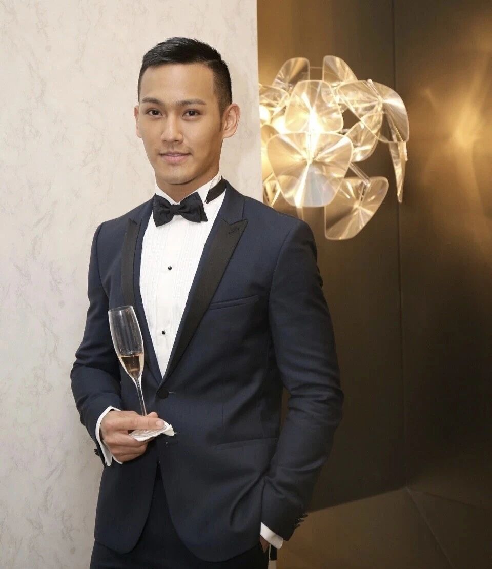 赵雅芝儿子被曝，六块腹肌+超高颜值！不愧是不老女神的儿子....