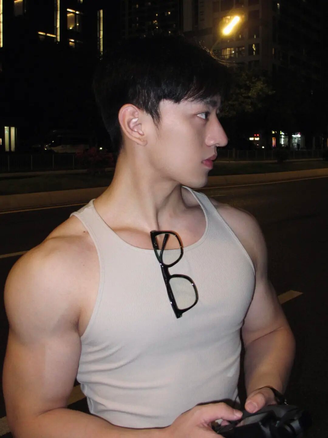 图片[3]-白皮腹肌小哥撕漫男主本男！-小蓝短视频