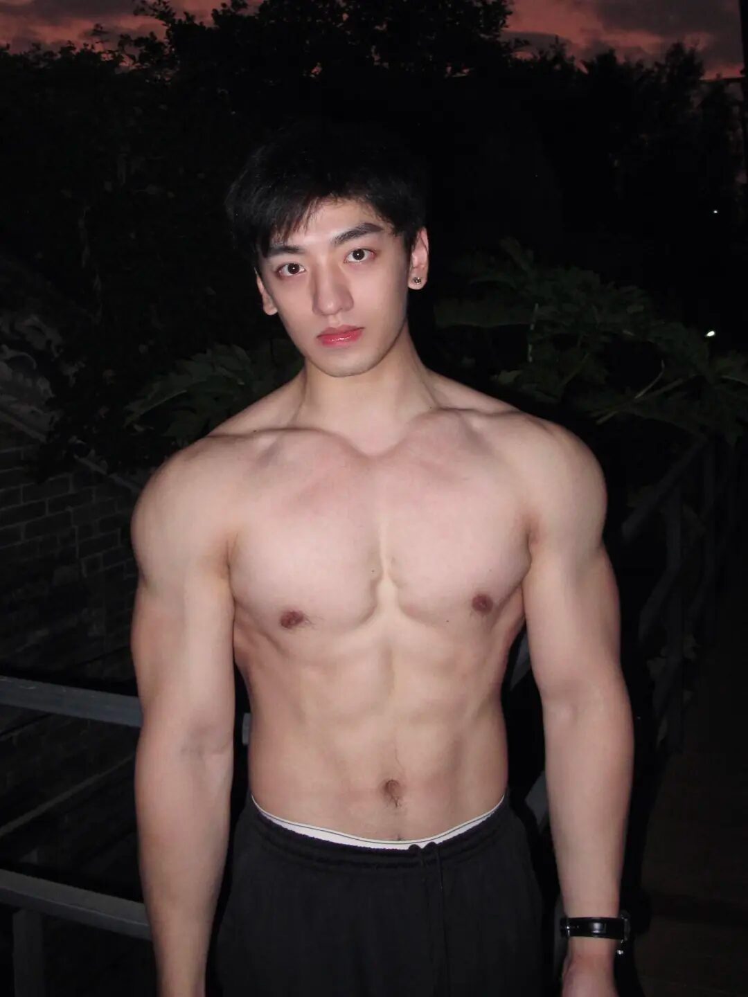 图片[5]-白皮腹肌小哥撕漫男主本男！-小蓝短视频