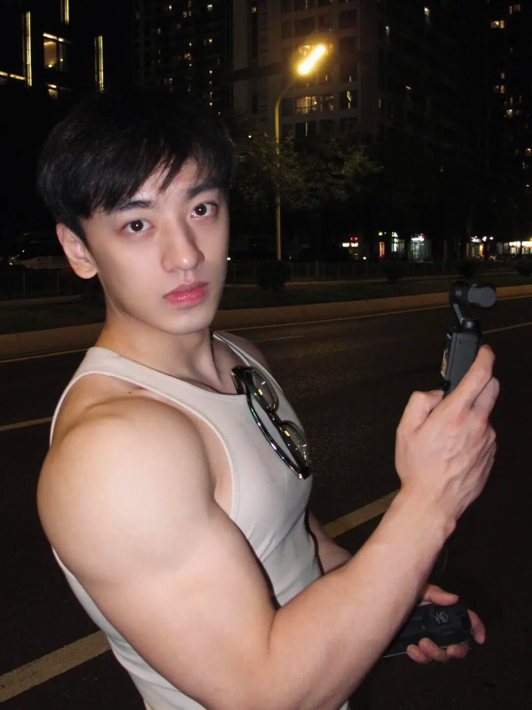 图片[7]-白皮腹肌小哥撕漫男主本男！-小蓝短视频