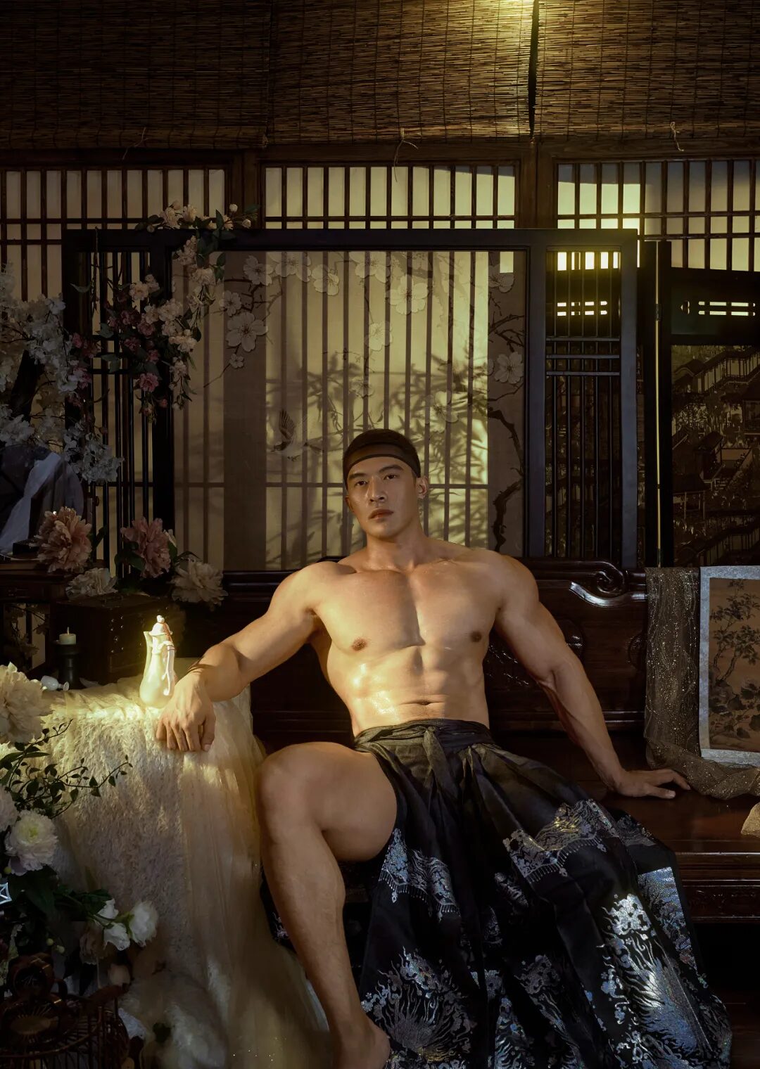 图片[2]-旷世肌肉美男子，同粗壮筋肉猛男把酒言欢通宵达旦-小蓝短视频