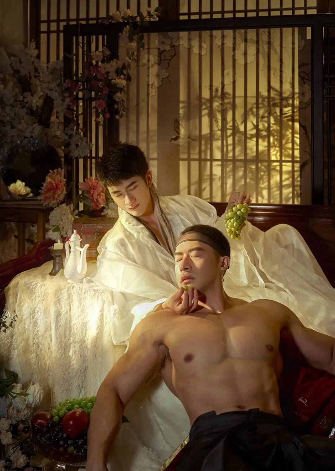 图片[9]-旷世肌肉美男子，同粗壮筋肉猛男把酒言欢通宵达旦-小蓝短视频