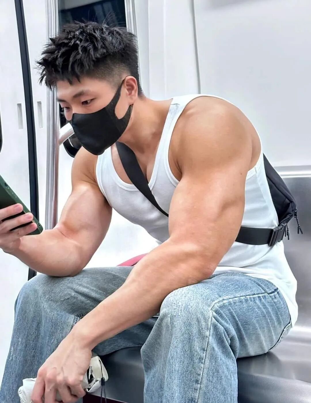 男生“两边铲”发型硬朗帅气，这3款潮流造型，剪完很有型！