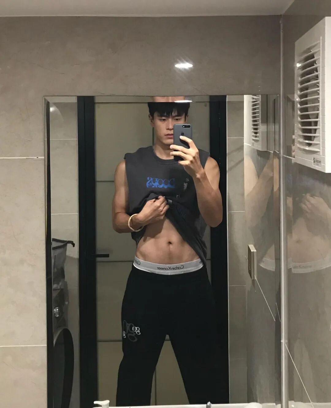 图片[2]-188cm北京薄肌美术生男大，这个鼻子好大啊！-小蓝短视频