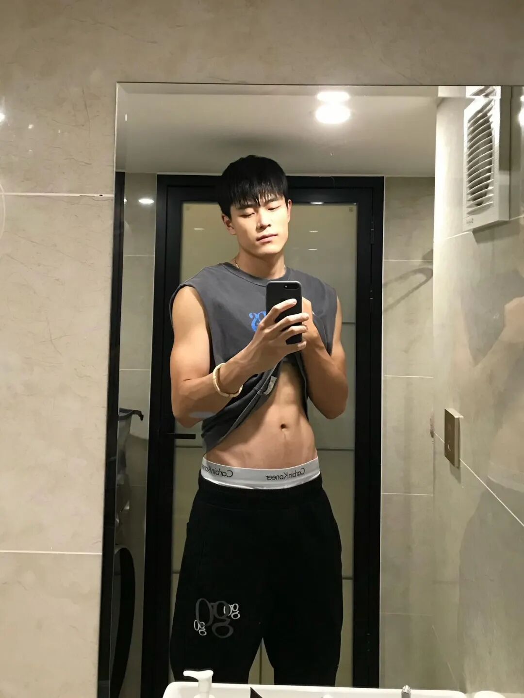 图片[3]-188cm北京薄肌美术生男大，这个鼻子好大啊！-小蓝短视频