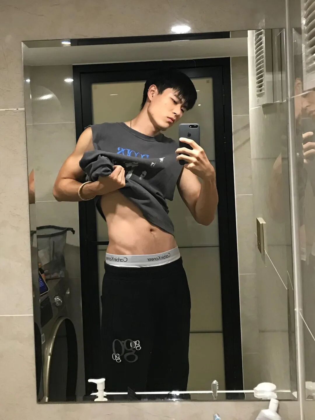 图片[4]-188cm北京薄肌美术生男大，这个鼻子好大啊！-小蓝短视频