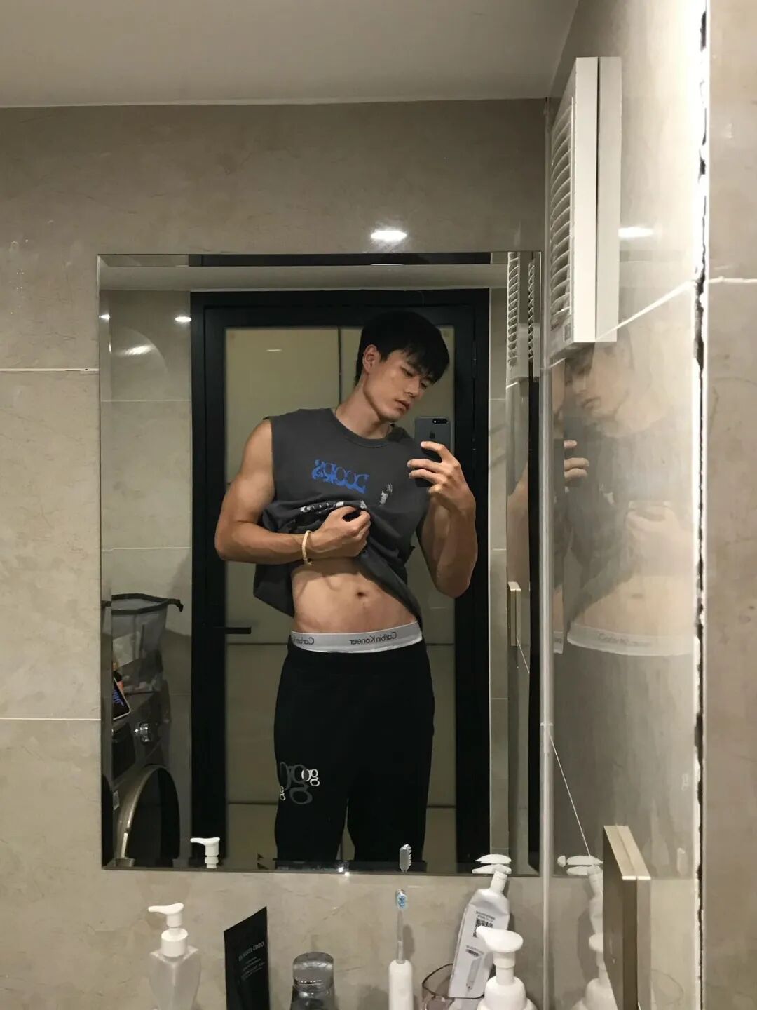 图片[5]-188cm北京薄肌美术生男大，这个鼻子好大啊！-小蓝短视频