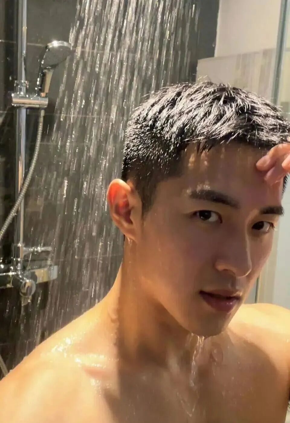 “硬盘网红廖老师”廖承宇，发视频惹争议：排斥txl圈，很乱，生病的人特别多…网友神评：“别吃着碗里的饭，吃完就砸锅”！