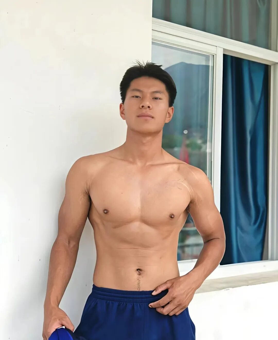 图片[8]-凉山州23岁消防小哥，黑皮肌肤在阳光下闪着金属光泽-小蓝短视频