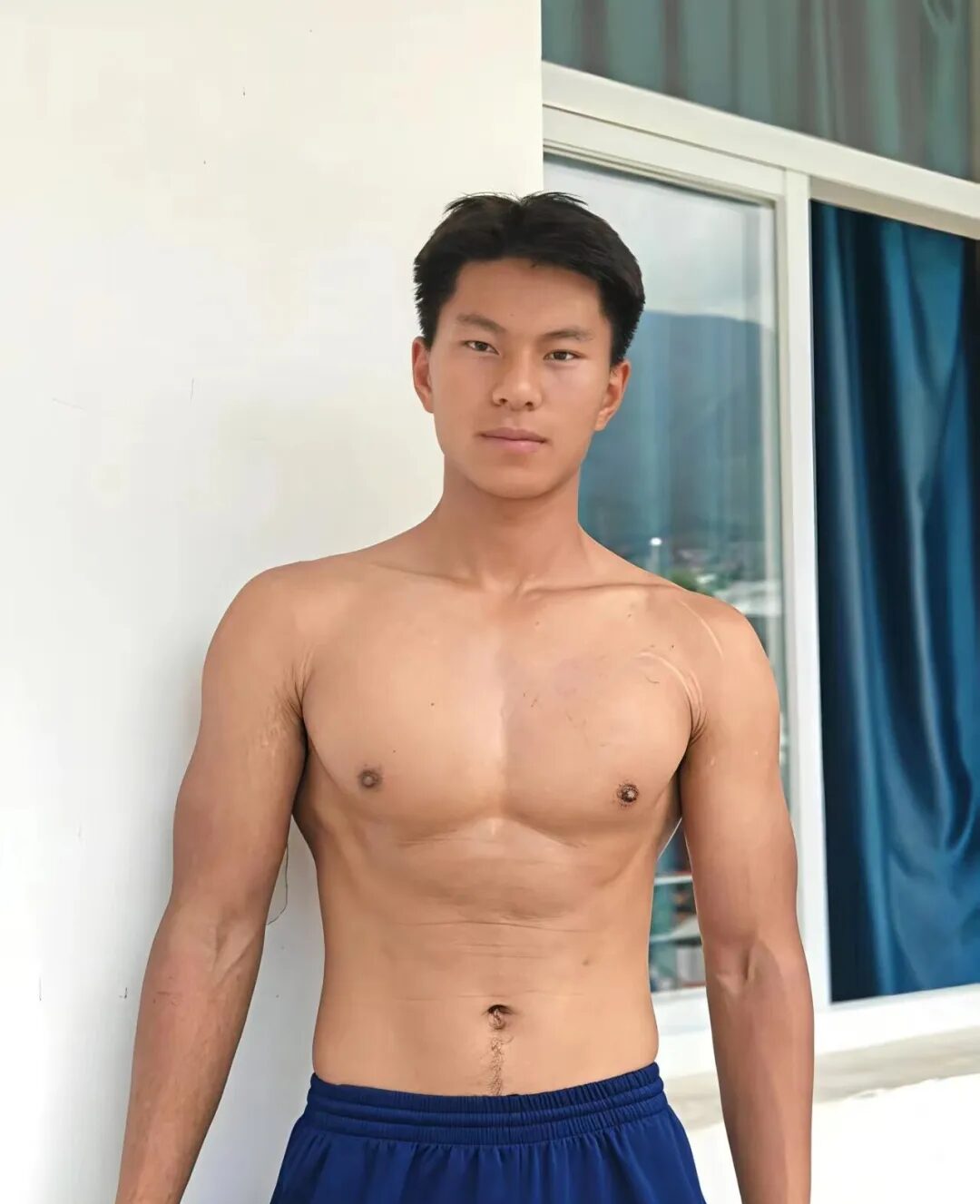 图片[9]-凉山州23岁消防小哥，黑皮肌肤在阳光下闪着金属光泽-小蓝短视频