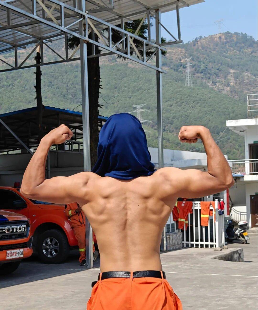 图片[14]-凉山州23岁消防小哥，黑皮肌肤在阳光下闪着金属光泽-小蓝短视频