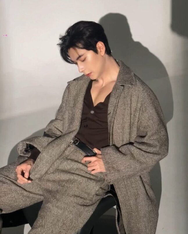 继许光汉之后，又一男星晒照引争议，只因拍摄角度太刁钻！