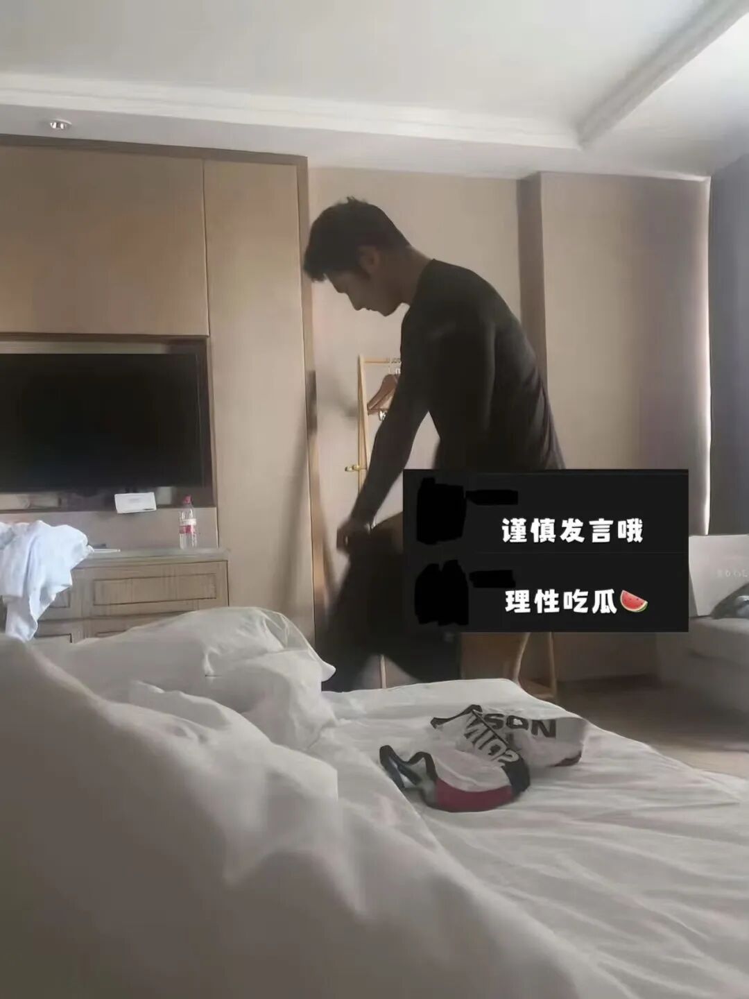 图片[7]-体育生火了！职高帅哥疑似被采访？直男朋友做保健很熟练？-小蓝短视频