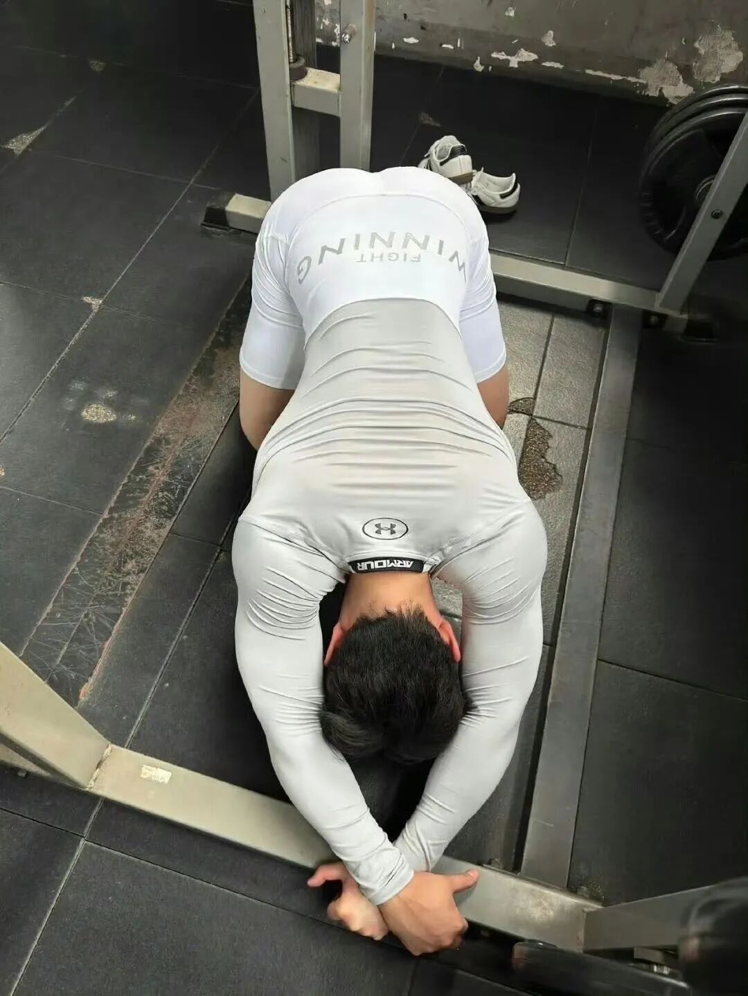 图片[10]-体育生火了！职高帅哥疑似被采访？直男朋友做保健很熟练？-小蓝短视频