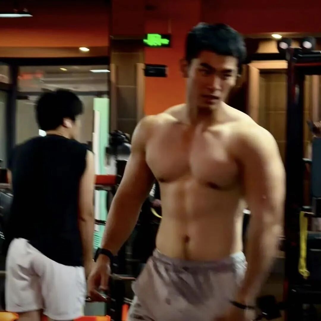 图片[22]-体育生火了！职高帅哥疑似被采访？直男朋友做保健很熟练？-小蓝短视频