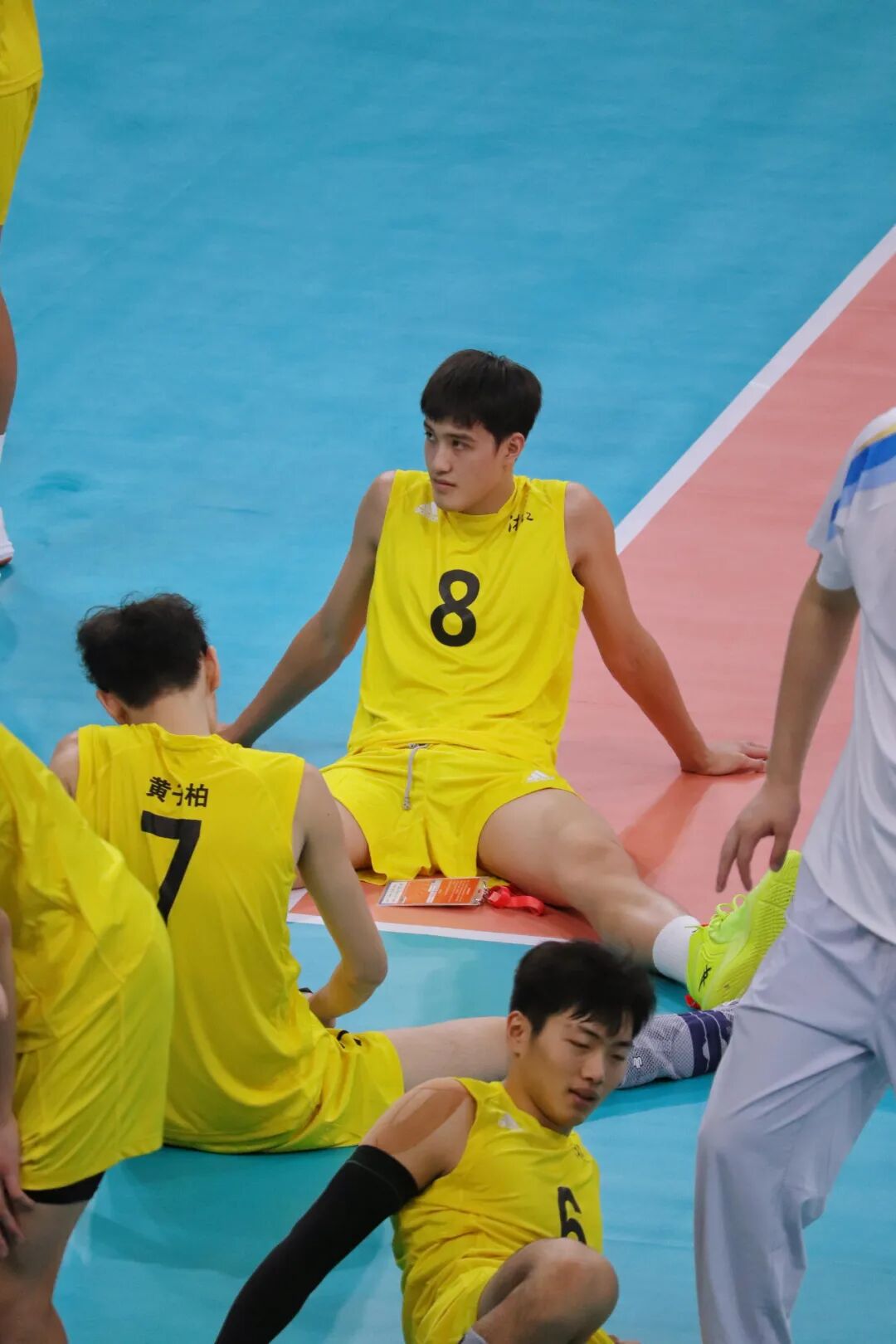 图片[6]-浙江U20男排赛后名场面太圈粉！阳光少年叉开腿的魅力都在这！-小蓝短视频