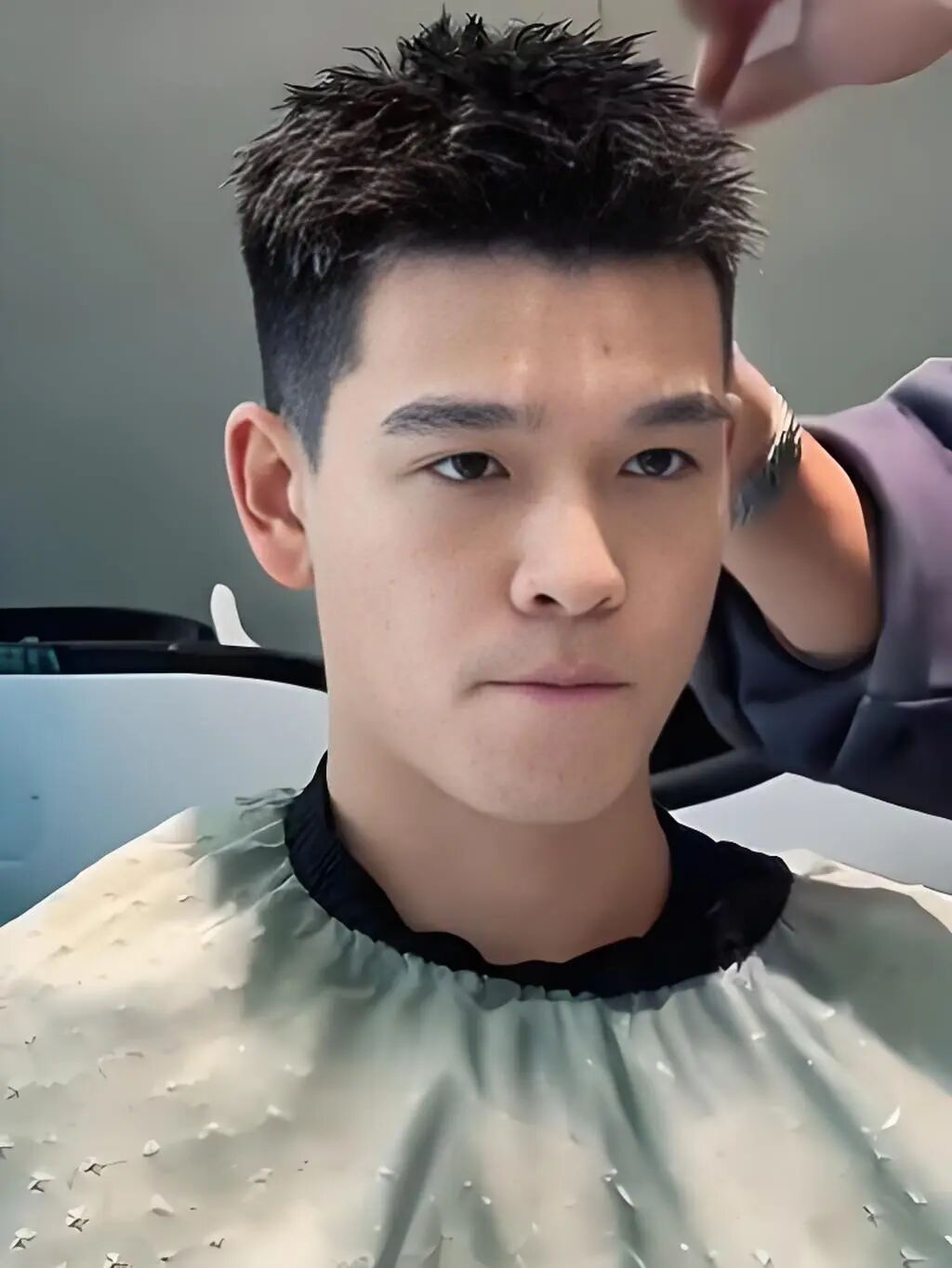 男生秋冬别乱剪发型,25年试试这3款造型,剪完个性阳光帅气!-小蓝短视频