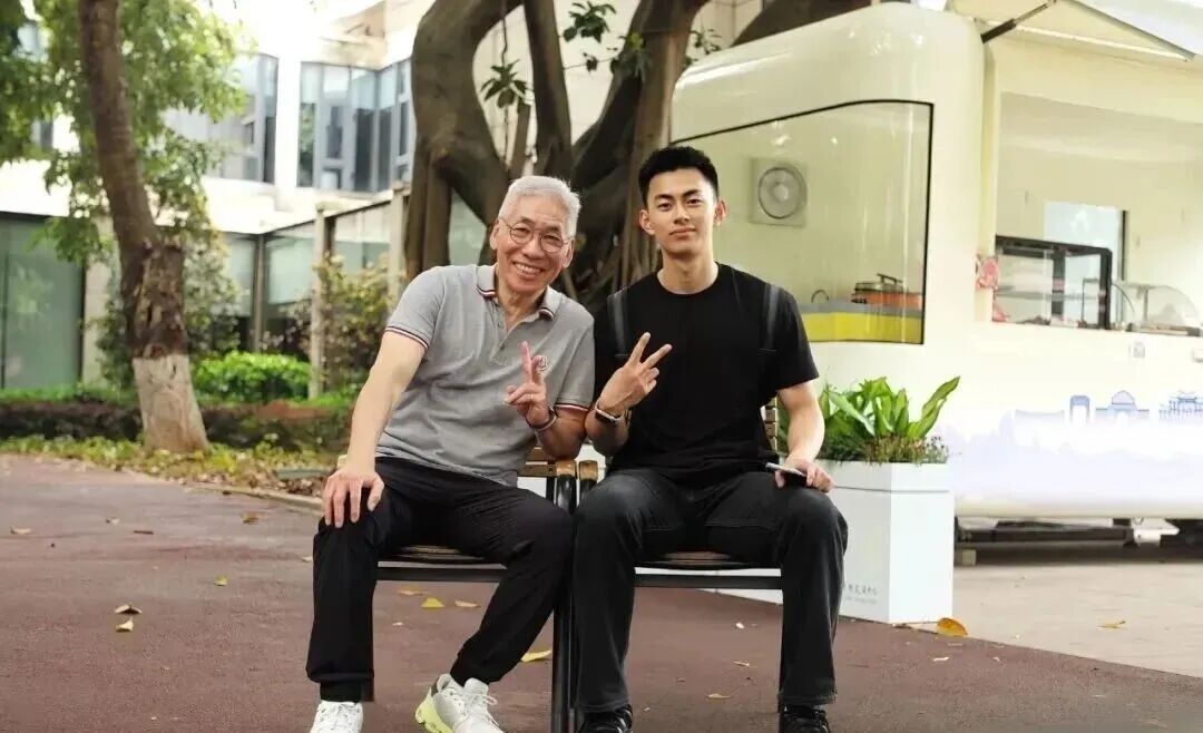 图片[4]-“刘姥姥”厦门又认识新的宝藏帅哥：185CM大长腿，满脸单纯！-小蓝短视频