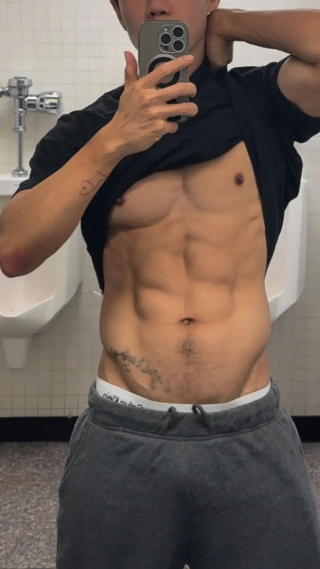 隐藏在温润少年背后的粗犷精致肌肉帅哥