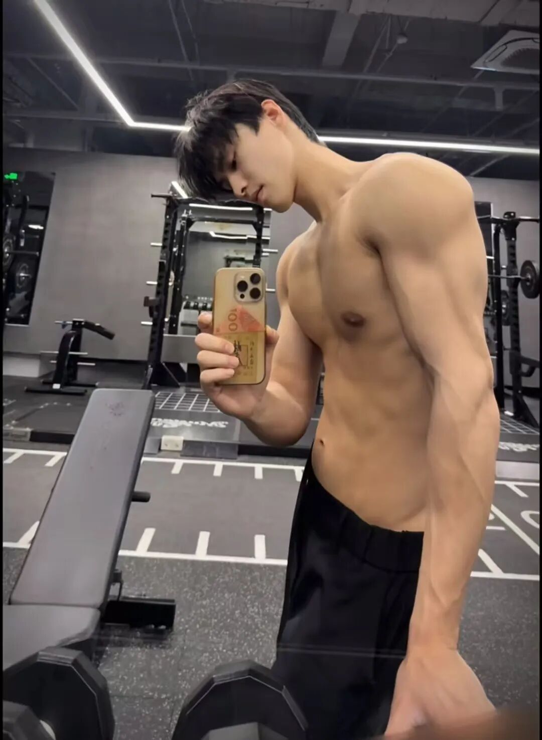 山东189猛男肌肉游泳教练爱上男学员？学员直呼扛不住....